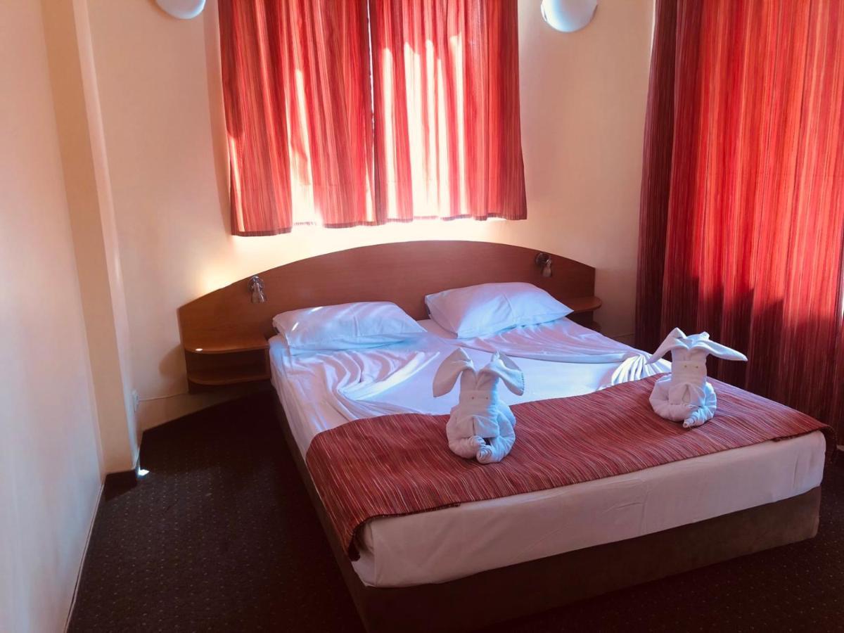 Family Hotel Deja Vu Ravda Kültér fotó