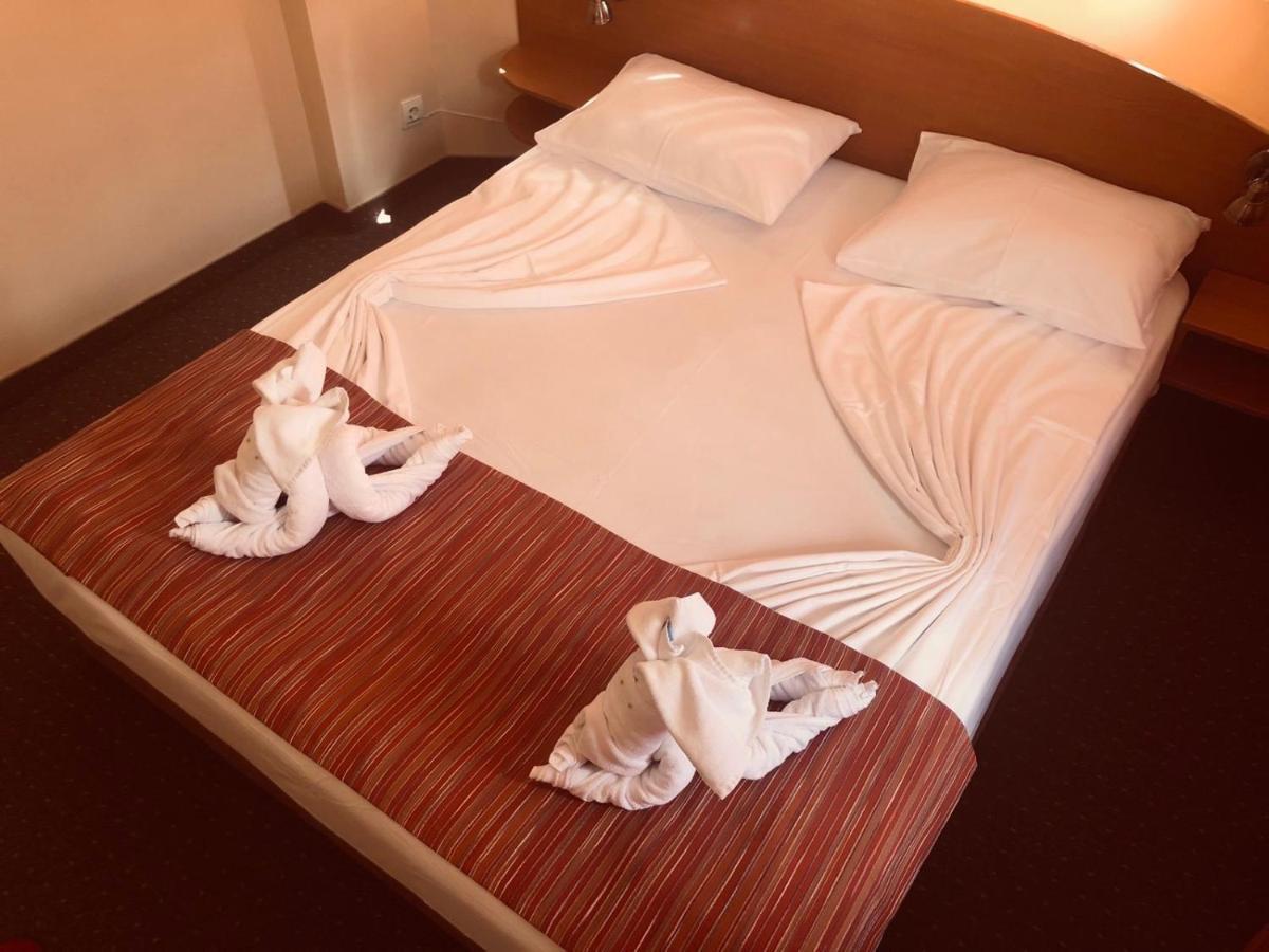 Family Hotel Deja Vu Ravda Kültér fotó