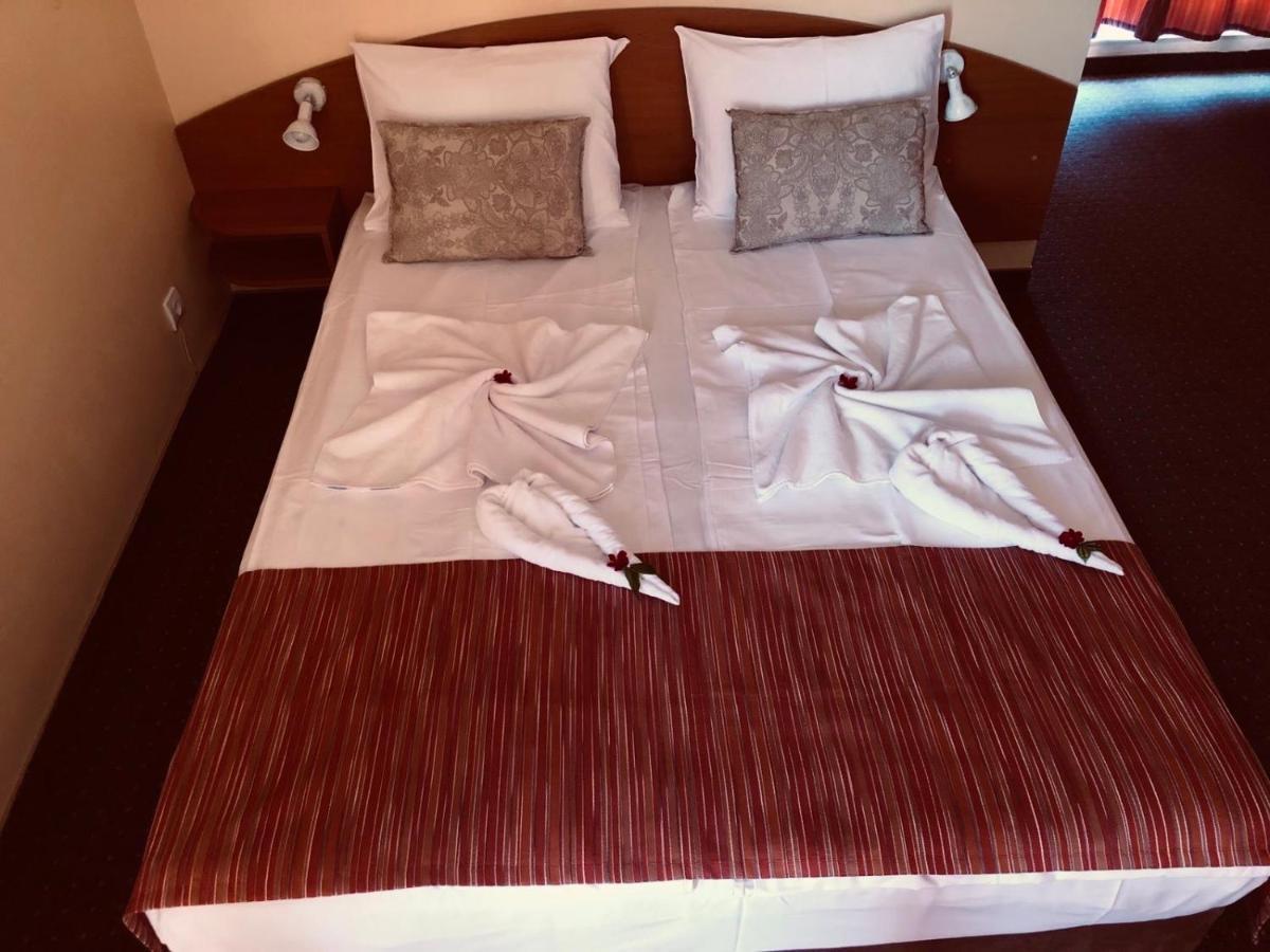 Family Hotel Deja Vu Ravda Kültér fotó