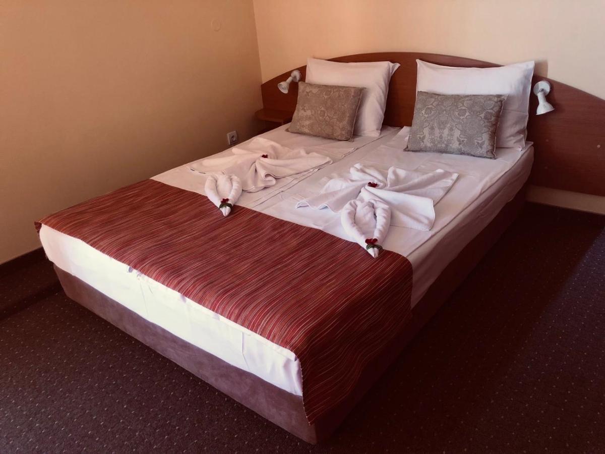 Family Hotel Deja Vu Ravda Kültér fotó