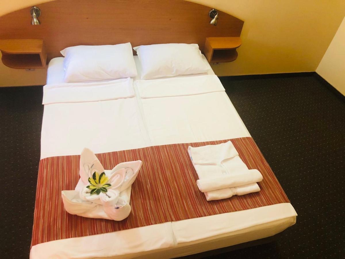 Family Hotel Deja Vu Ravda Kültér fotó