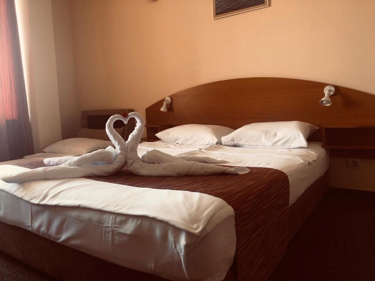 Family Hotel Deja Vu Ravda Kültér fotó