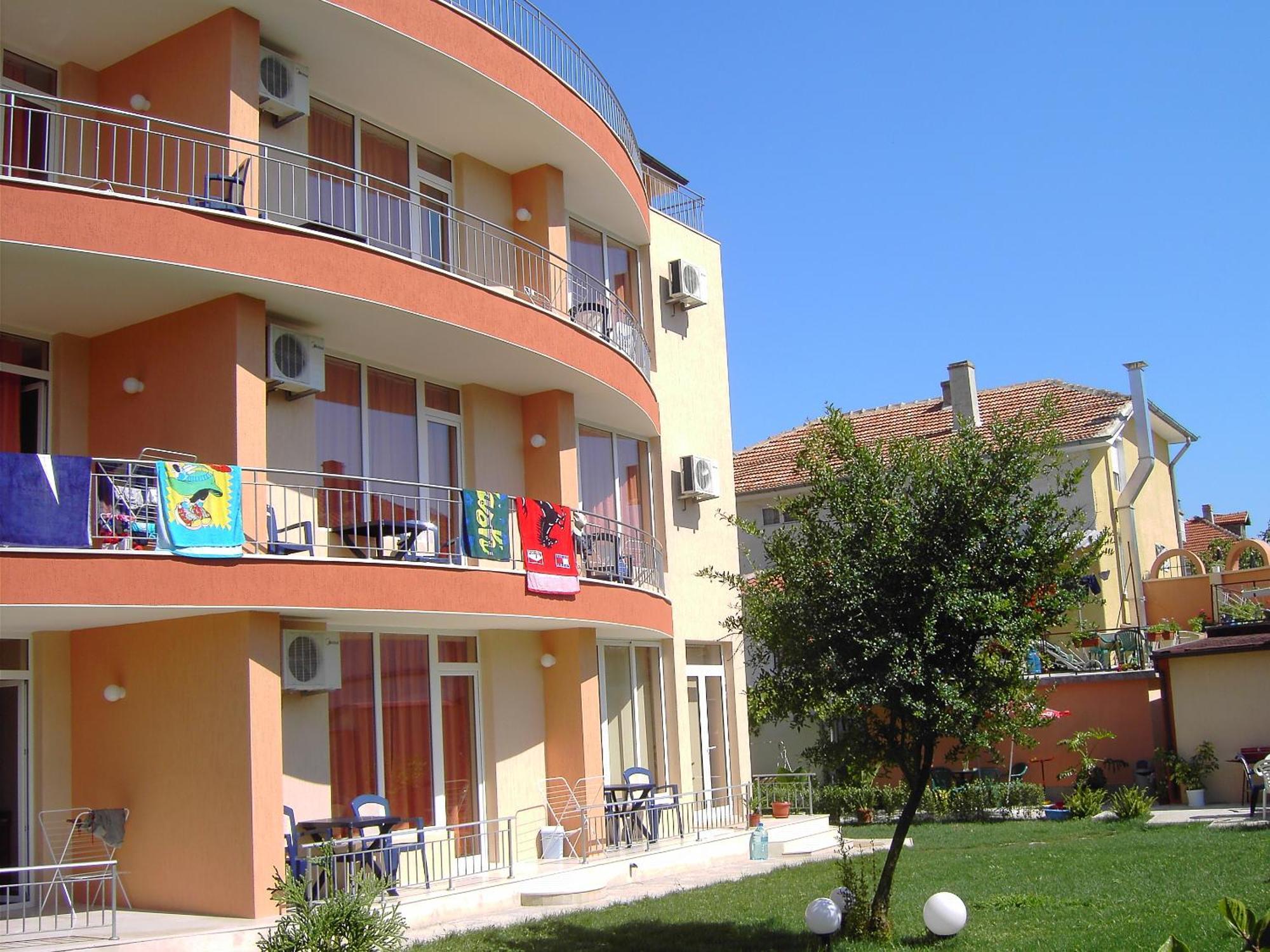 Family Hotel Deja Vu Ravda Kültér fotó